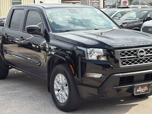 Used 2024 Nissan Frontier SV w/ SV Convenience Package image 2