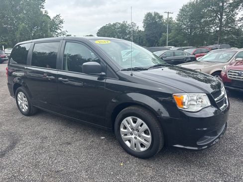 Used 2019 Dodge Grand Caravan SE image 1