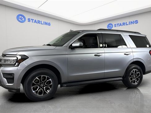 Used 2024 Ford Expedition XLT image 2
