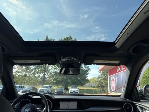 Used 2022 Alfa Romeo Stelvio Veloce image 43