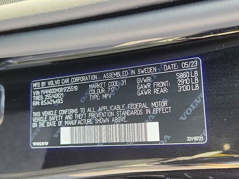 Certified 2024 Volvo XC60 T8 Ultimate w/ Protection Package Premier image 46