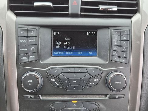 Used 2017 Ford Fusion SE FWD image 18