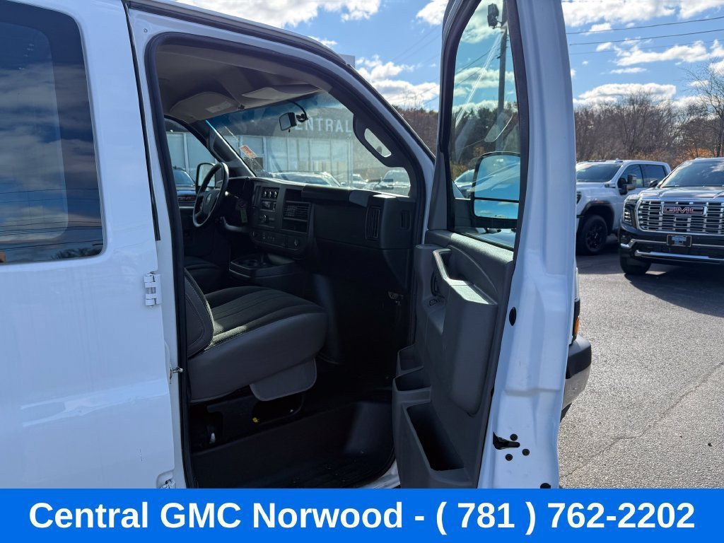 Used 2025 GMC Savana 2500 w/ Driver Convenience Package RWD image 9