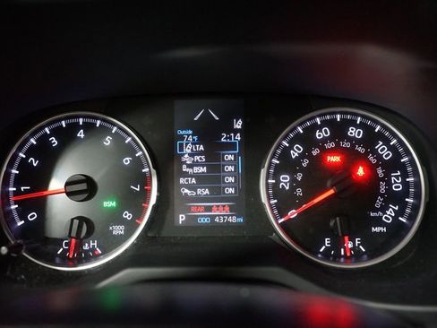 Used 2021 Toyota RAV4 XLE Premium FWD image 15