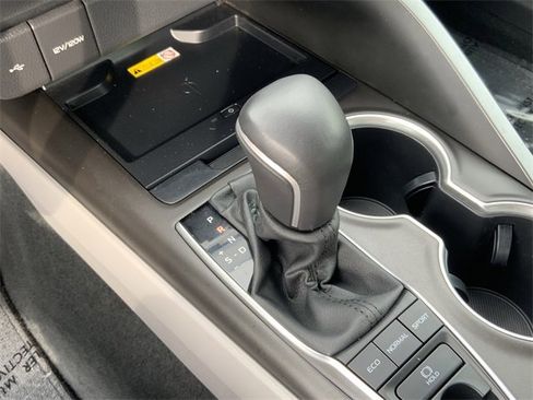 Used 2022 Toyota Camry XLE image 21