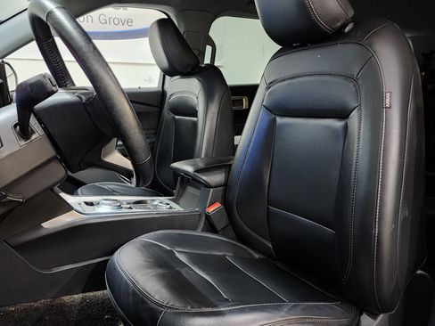 Used 2022 Ford Explorer XLT w/ Equipment Group 202A image 15