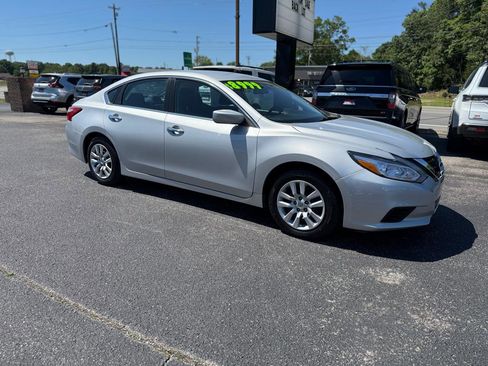 Used 2017 Nissan Altima 2.5 S w/ Power Driver Seat Package FWD image 3