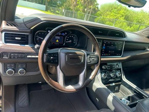 Used 2021 GMC Yukon Denali w/ Denali Premium Package AWD/4WD image 11