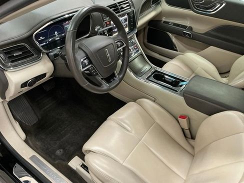 Used 2018 Lincoln Continental Premiere image 12