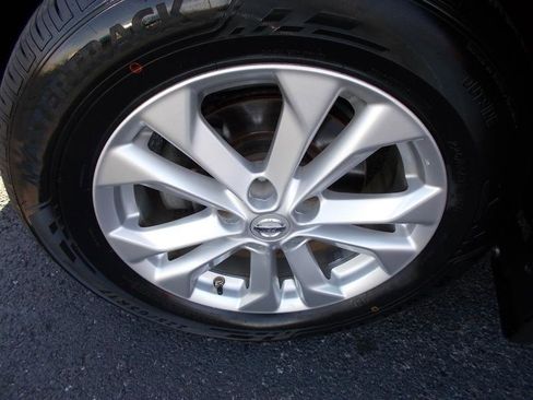 Used 2016 Nissan Rogue SV AWD/4WD image 17
