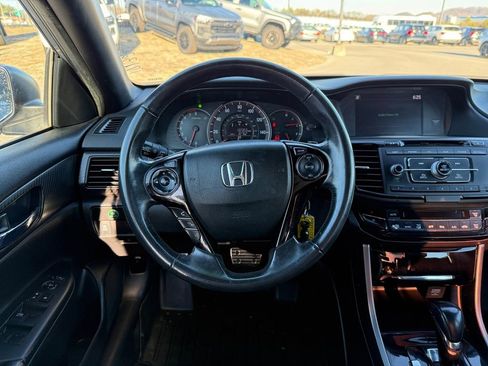 Used 2017 Honda Accord Sport image 14