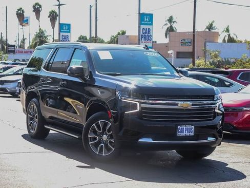Used 2024 Chevrolet Tahoe LT w/ Luxury Package RWD image 2