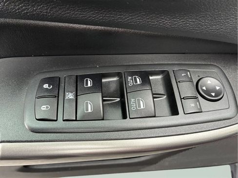 Used 2020 Jeep Cherokee Latitude Plus w/ Cold Weather Group AWD/4WD image 17