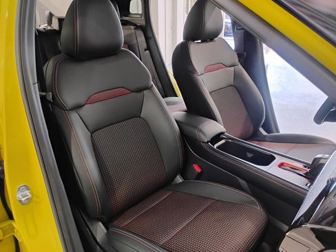 Used 2025 Nissan Kicks SR w/ Illumination Package image 38