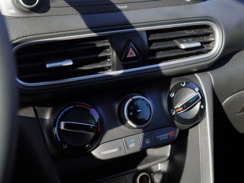 Used 2018 Hyundai Kona SE image 12