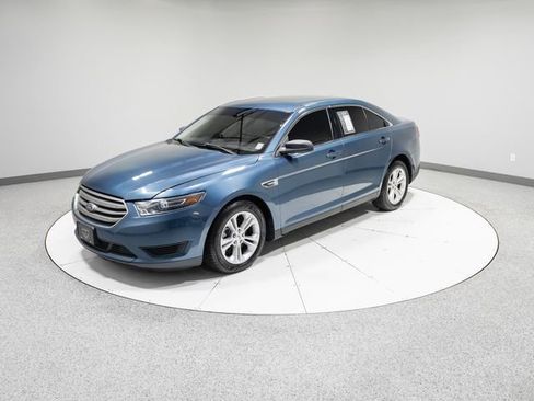 Used 2018 Ford Taurus SE FWD image 32