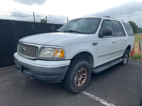 Used 2000 Ford Expedition XLT AWD/4WD image 2