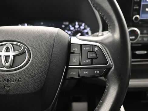 Used 2020 Toyota Highlander XLE image 18