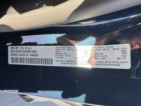 Used 2025 Chrysler Pacifica Limited FWD image 37