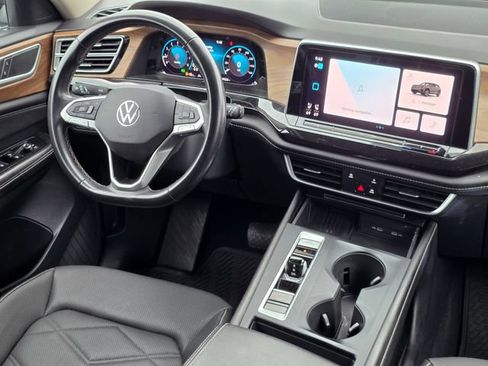 Used 2025 Volkswagen Atlas SE FWD image 37