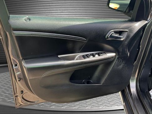Used 2015 Dodge Journey Crossroad w/ Flexible Seating Group FWD image 19