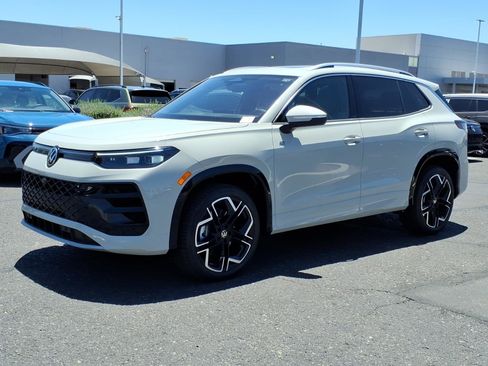 New 2026 Volkswagen Tiguan SEL R-Line AWD/4WD image 3