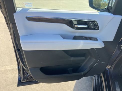 New 2025 Chevrolet Suburban Premier image 16