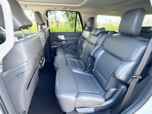 Used 2025 Ford Expedition Active AWD/4WD image 23
