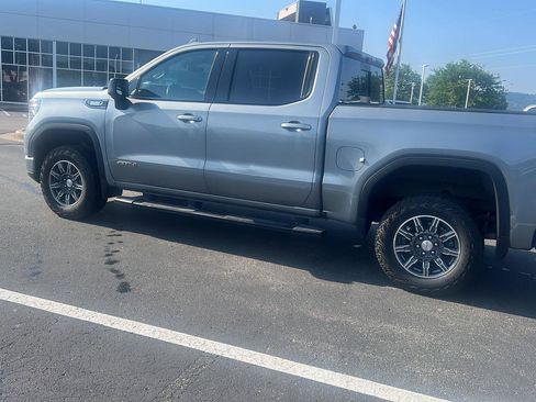 Used 2024 GMC Sierra 1500 AT4 w/ Technology Package AWD/4WD image 13