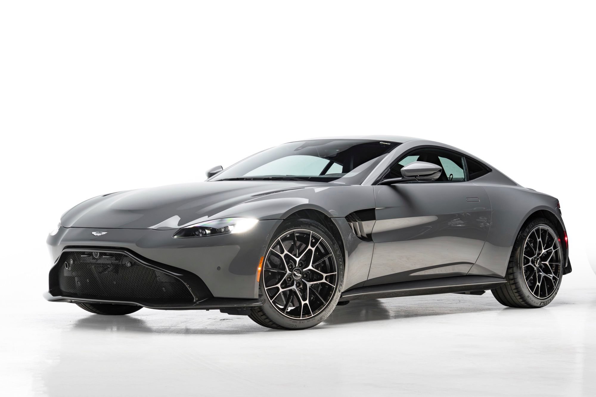 Used 2020 Aston Martin V8 Vantage AMR RWD image 4