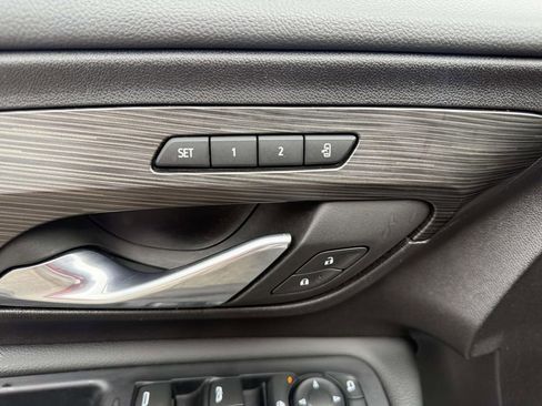 Used 2024 GMC Terrain SLT image 13