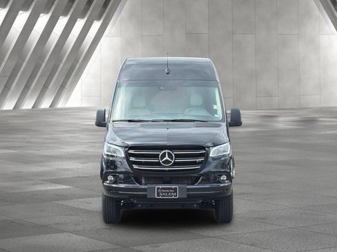 Used 2023 Mercedes-Benz Sprinter 2500 image 9