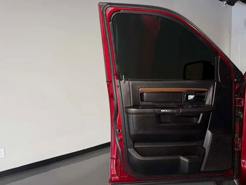 Used 2014 RAM 1500 Laramie RWD image 19