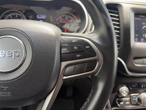Used 2019 Jeep Cherokee Latitude Plus AWD/4WD image 12