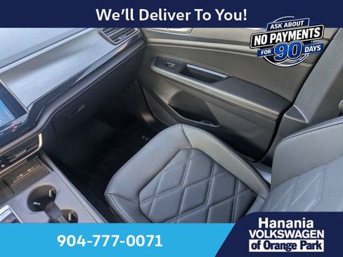 Certified 2025 Volkswagen Atlas Cross Sport SE FWD image 17