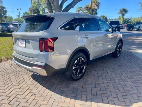 Used 2025 Kia Sorento S w/ Panoramic Sunroof Package FWD image 6