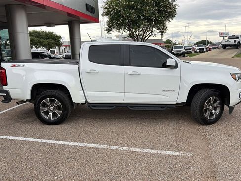 Used 2017 Chevrolet Colorado Z71 AWD/4WD image 2