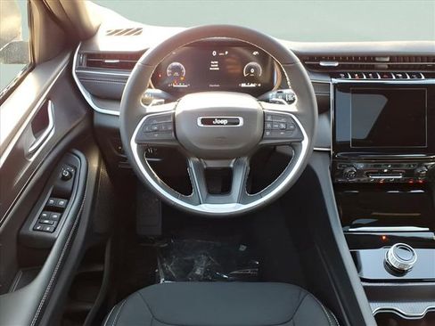 New 2025 Jeep Grand Cherokee Laredo X w/ Luxury Tech Group I image 12