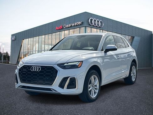 Used 2023 Audi Q5 2.0T Premium w/ Convenience Package image 1