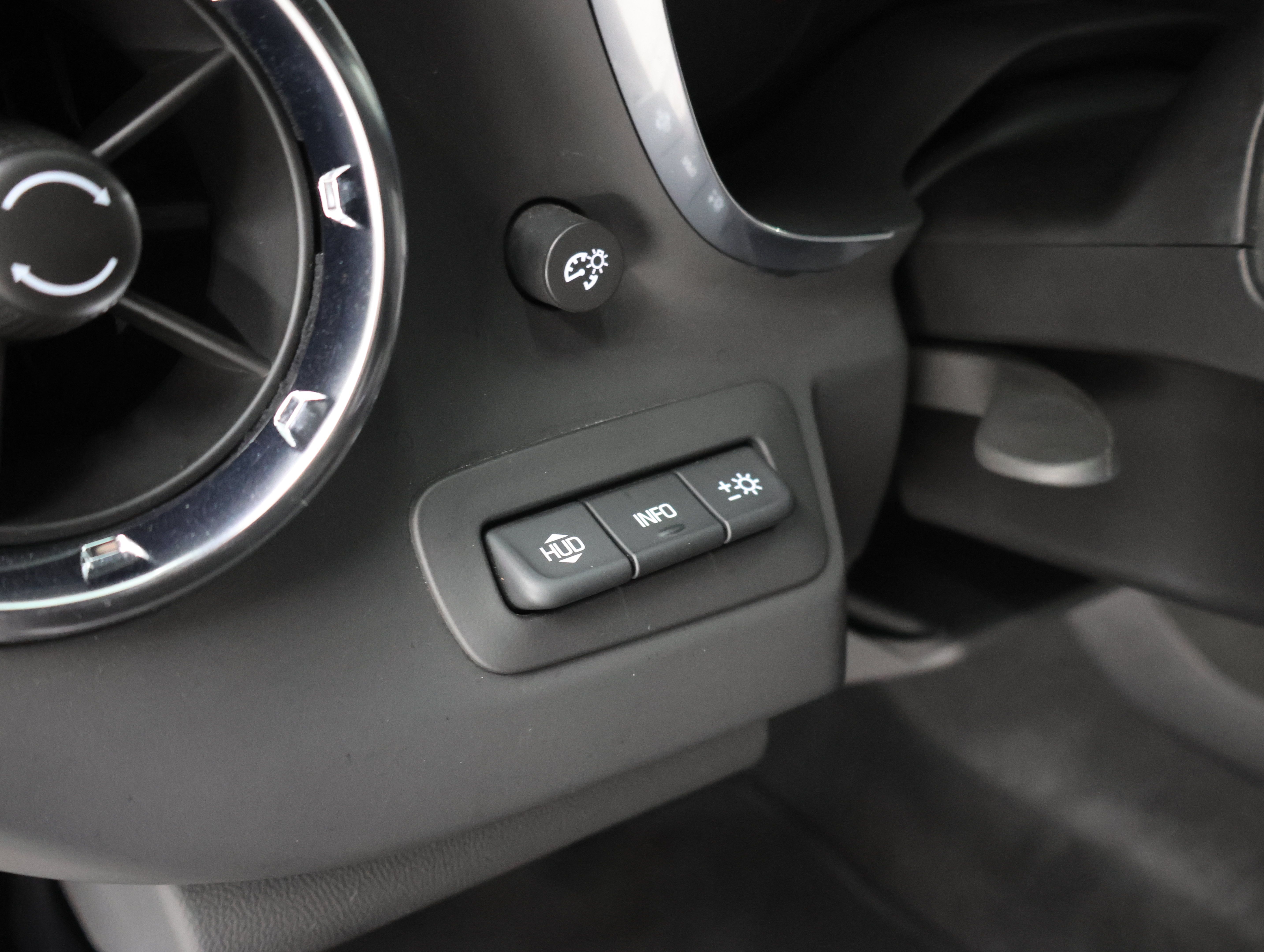 Used 2020 Chevrolet Camaro ZL1 RWD image 38