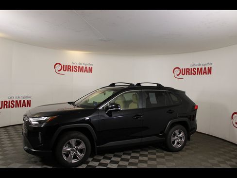 Used 2025 Toyota RAV4 XLE AWD/4WD image 4