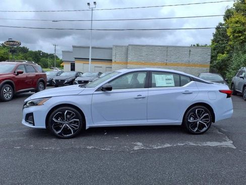 New 2025 Nissan Altima 2.5 SR w/ SR Premium Package image 2