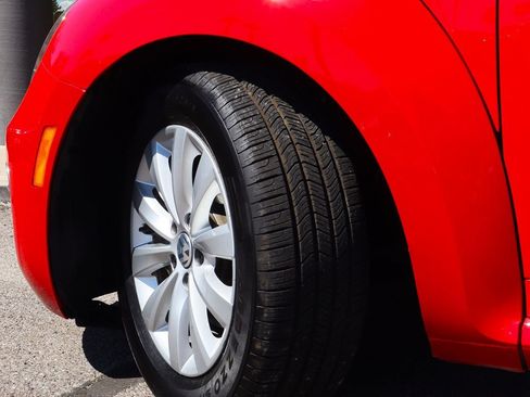 Used 2018 Volkswagen Beetle 2.0T SE image 6