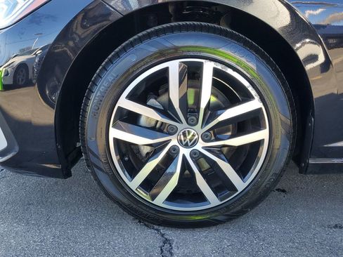 Used 2025 Volkswagen Jetta SE image 9