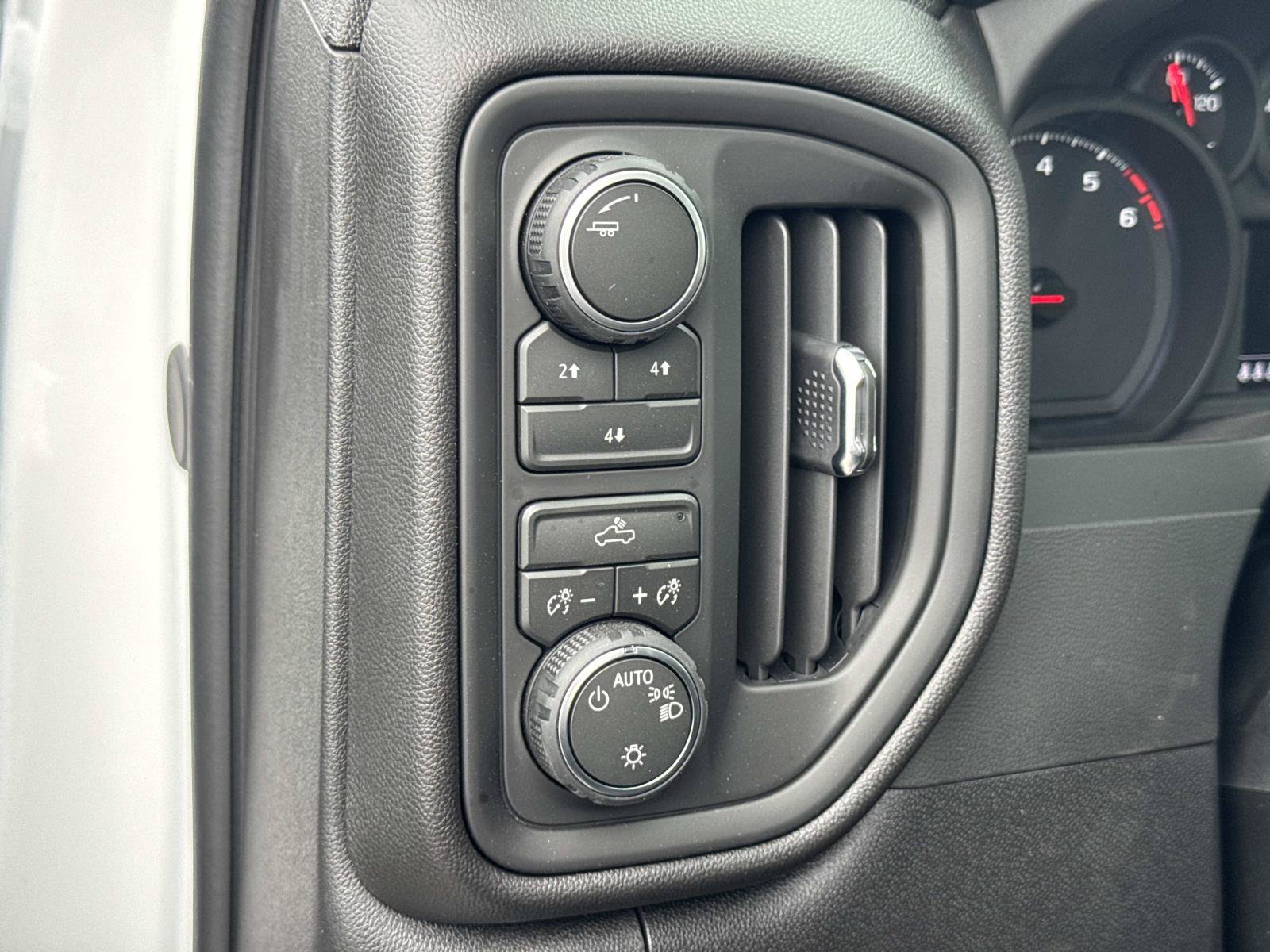 Used 2026 Chevrolet Silverado 2500 Custom w/ Custom Convenience Package AWD/4WD image 19