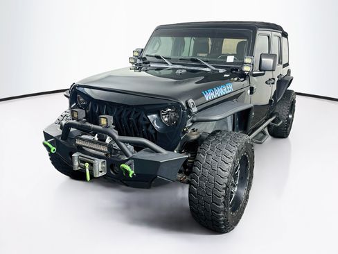 Used 2018 Jeep Wrangler Unlimited Sport S AWD/4WD image 3