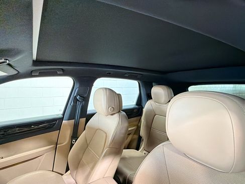 Used 2019 Porsche Cayenne image 25