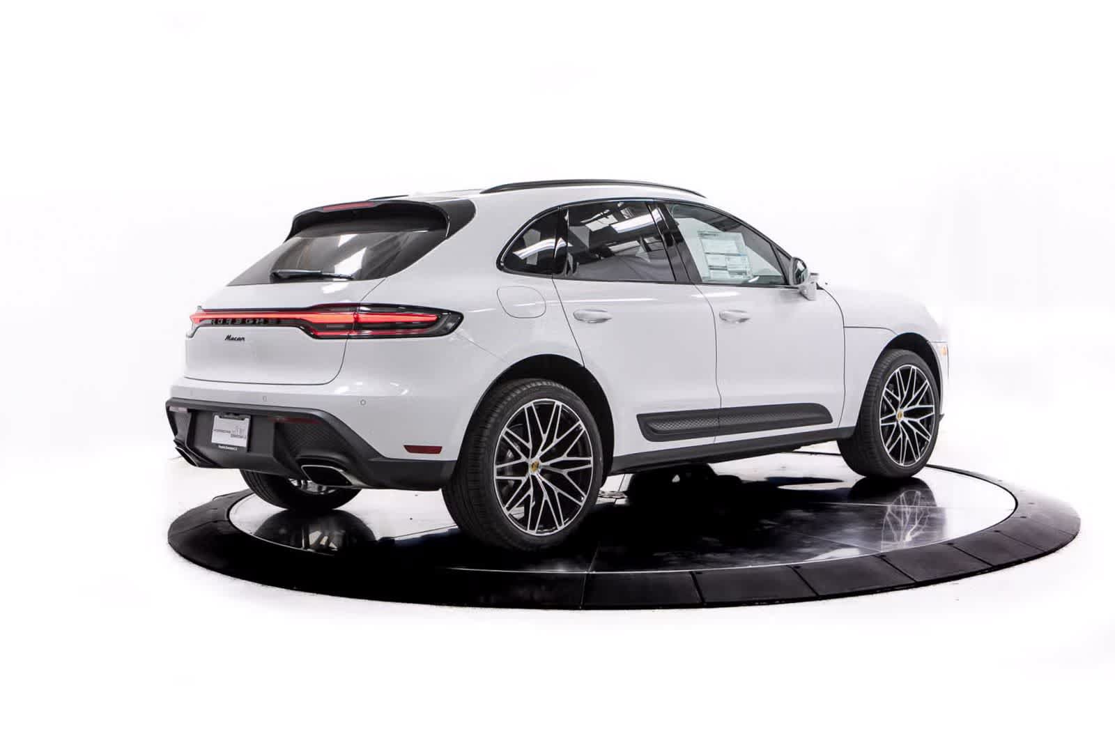 Certified 2026 Porsche Macan AWD/4WD image 7