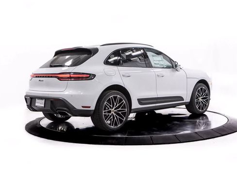 Certified 2026 Porsche Macan AWD/4WD image 7