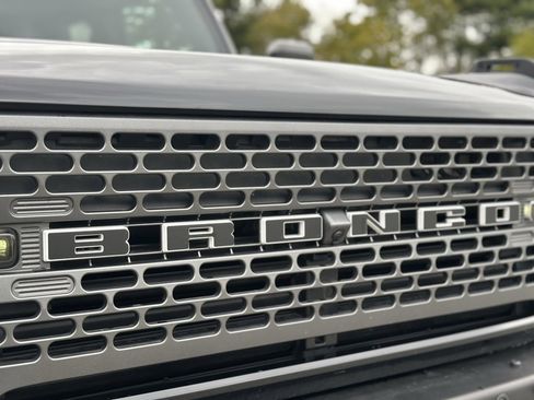 Used 2022 Ford Bronco Badlands image 11